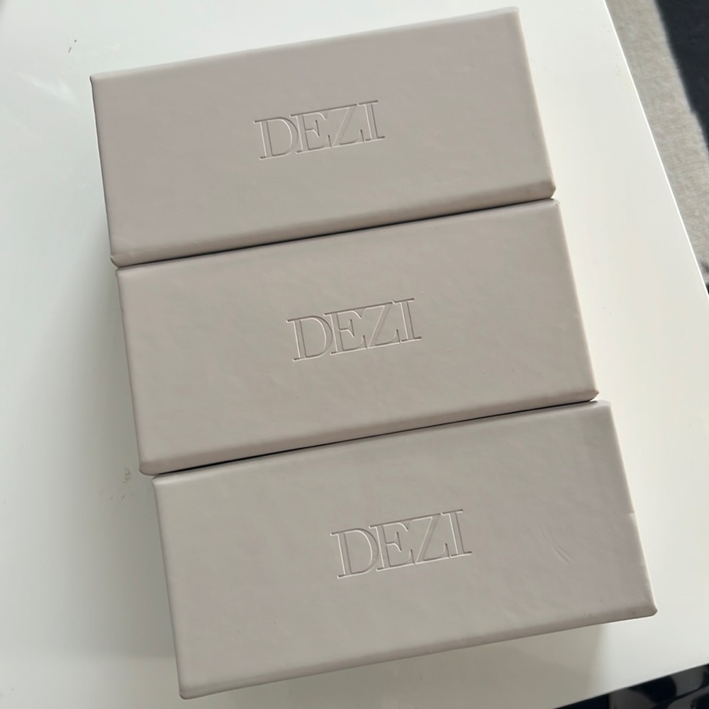 DEZI sunglasses cases